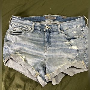 nWT Torrid Light Wash Denim Mid Rise Distressed Fold Up Split 4in Hem-Size 14